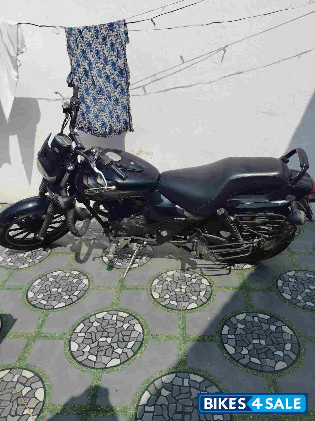 Bajaj Avenger 180 DTS-i