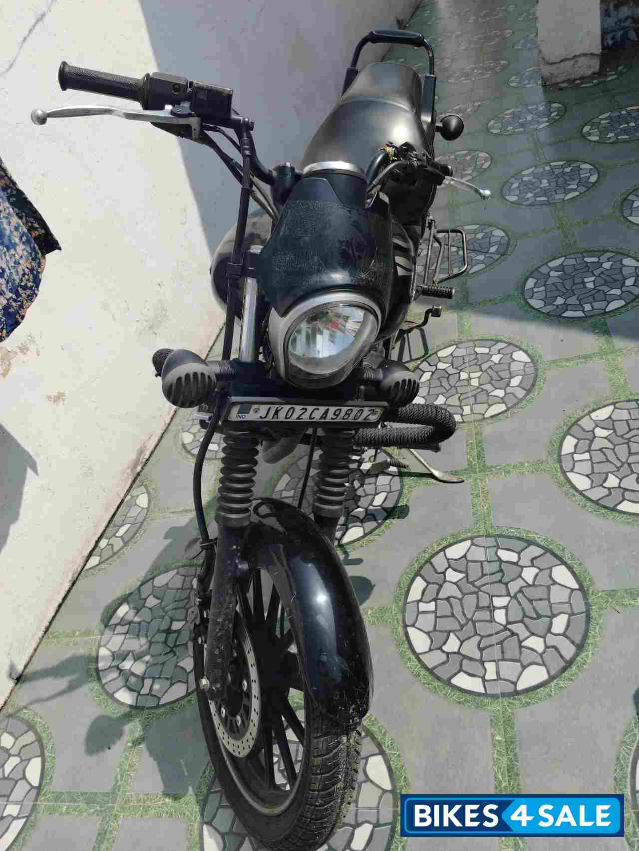 Bajaj Avenger 180 DTS-i