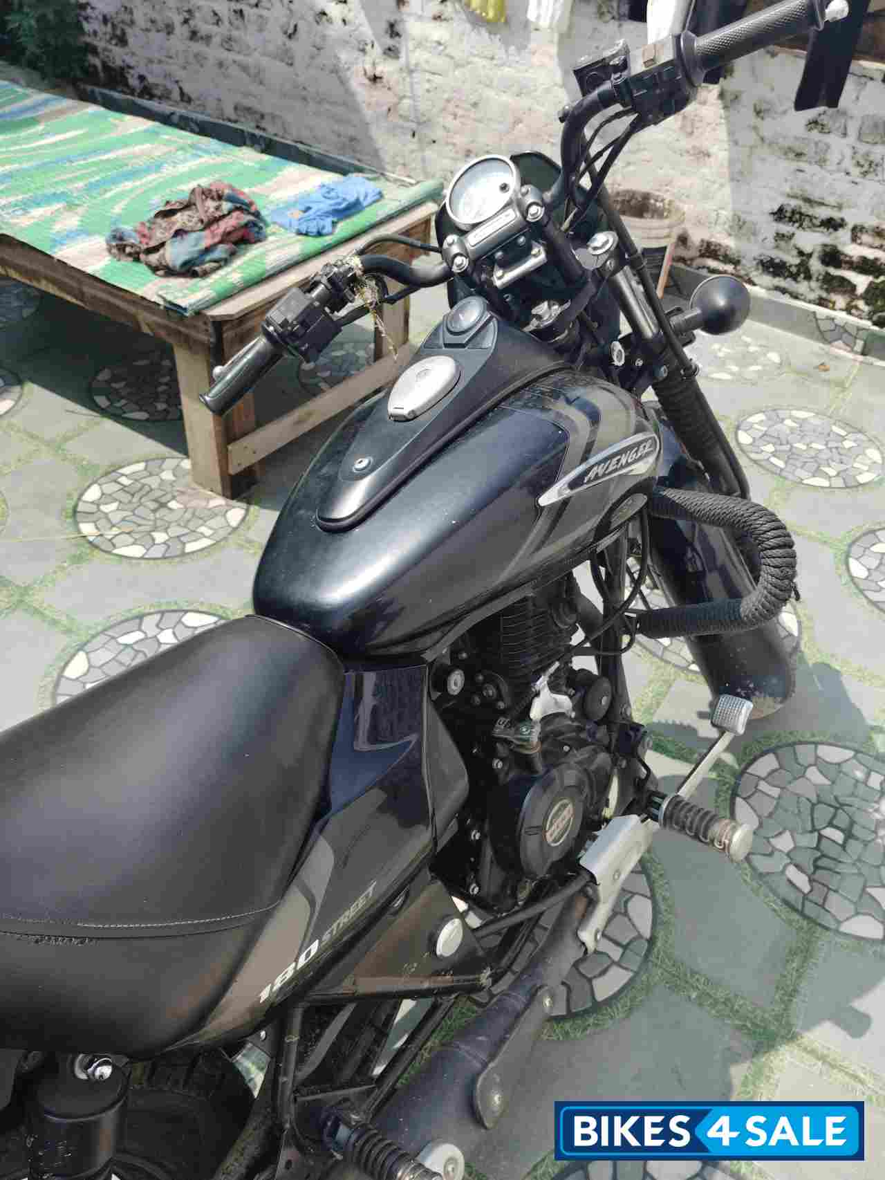 Bajaj Avenger 180 DTS-i