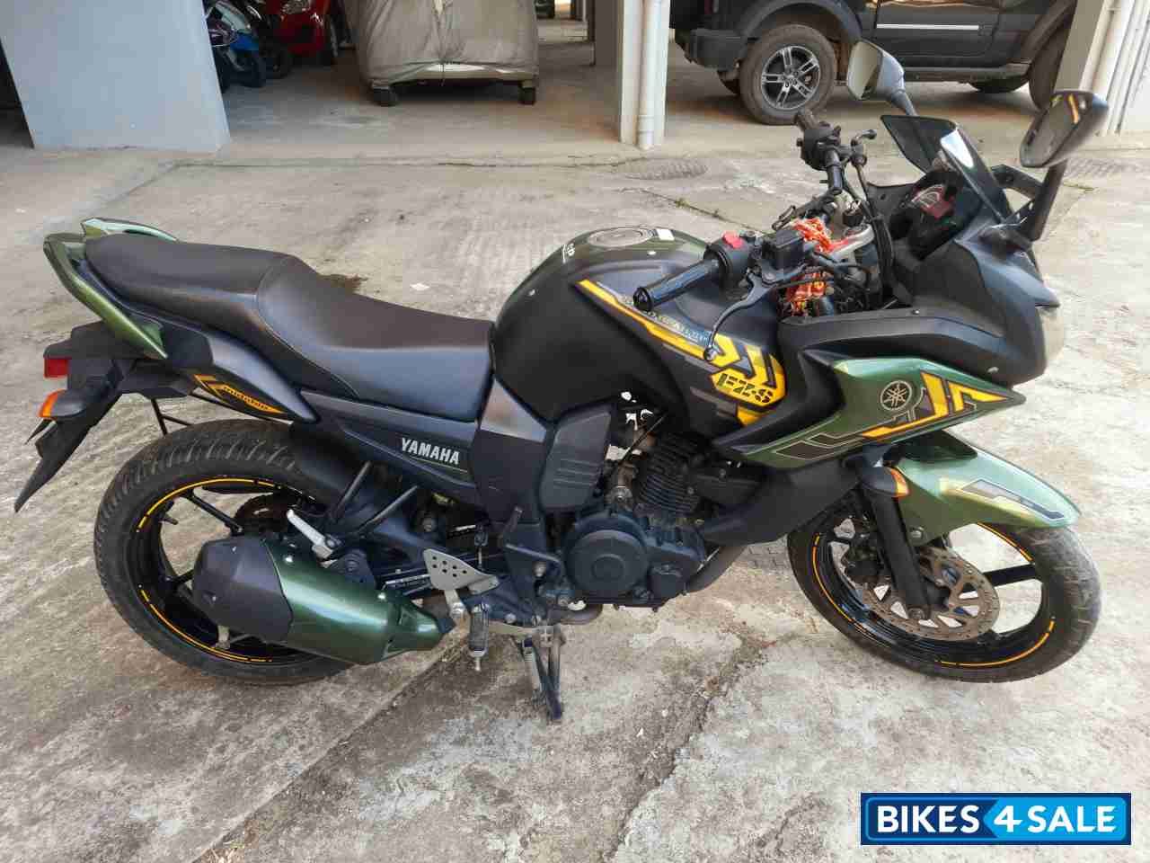 Battle Green Yamaha Fazer