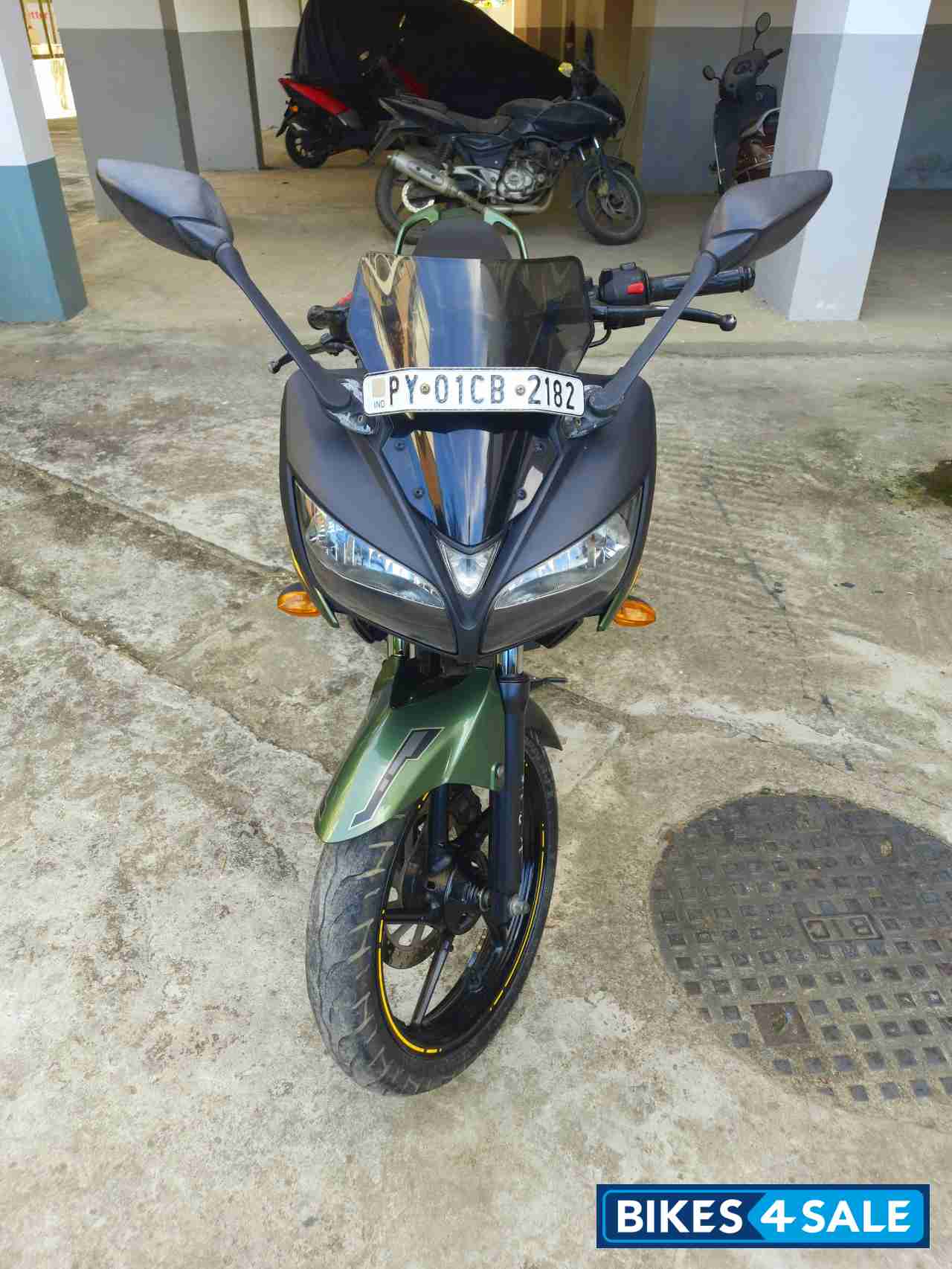 Battle Green Yamaha Fazer