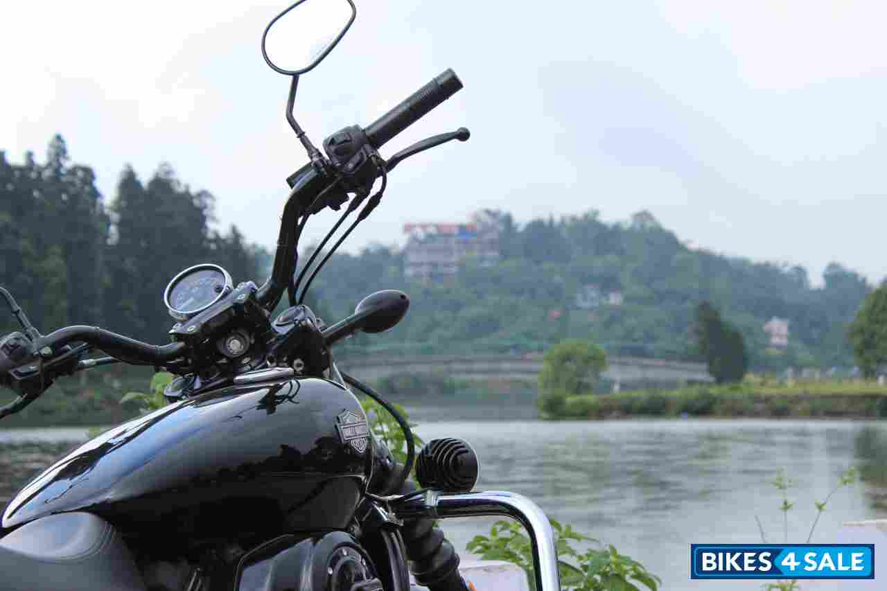 Glossy Black Harley Davidson Street 750