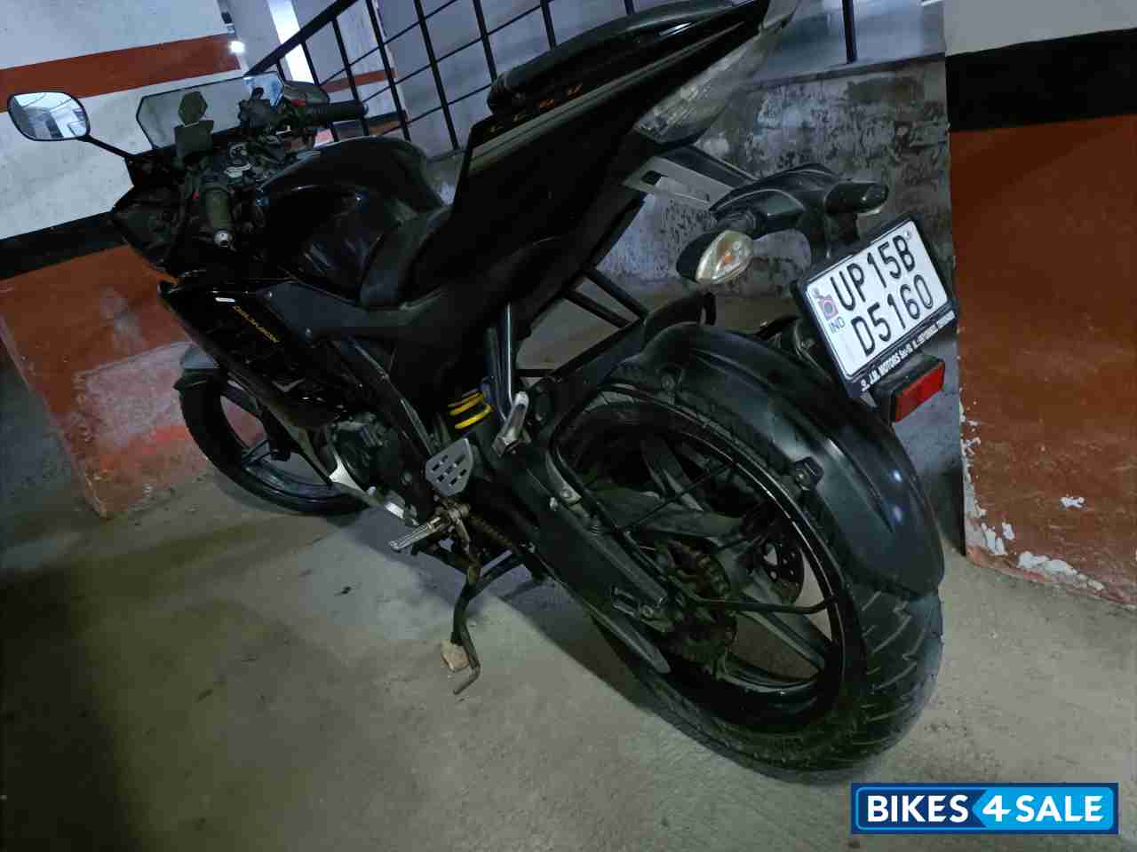 Silver Black Yamaha YZF R15 V2