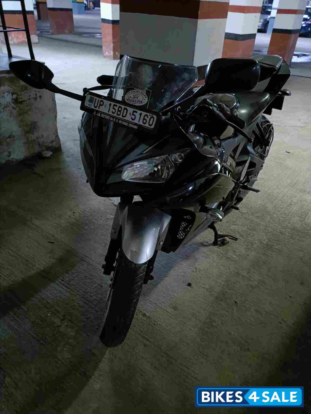 Silver Black Yamaha YZF R15 V2