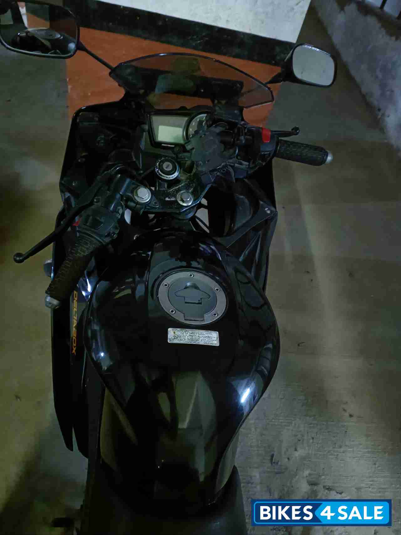 Silver Black Yamaha YZF R15 V2