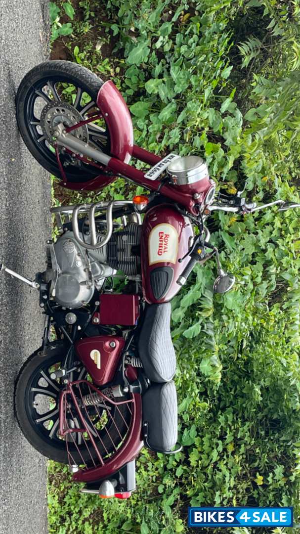 Maroon Royal Enfield Bullet 350 Twinspark