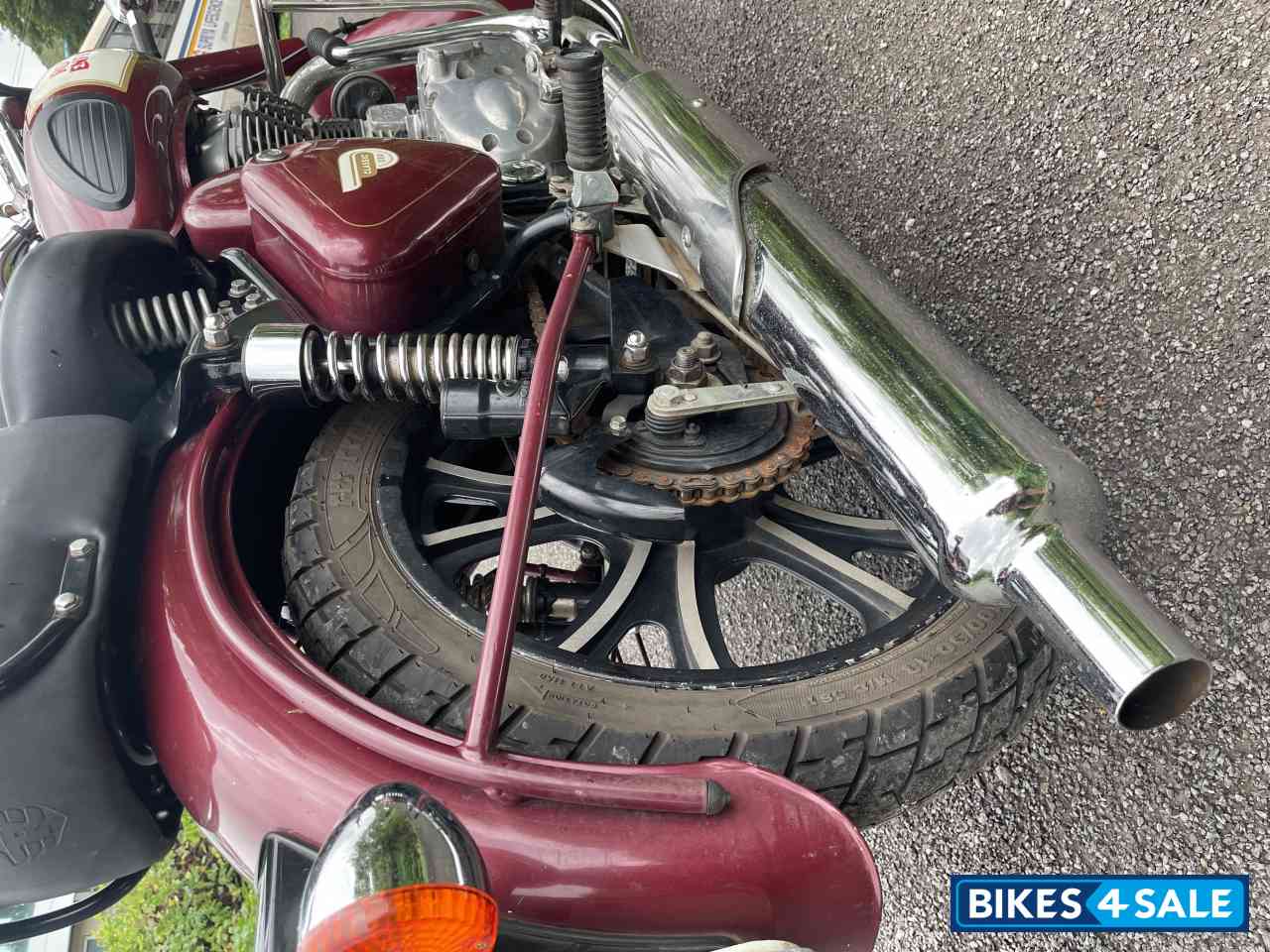 Maroon Royal Enfield Bullet 350 Twinspark Maroon Royal Enfield Bullet 350 Twinspark