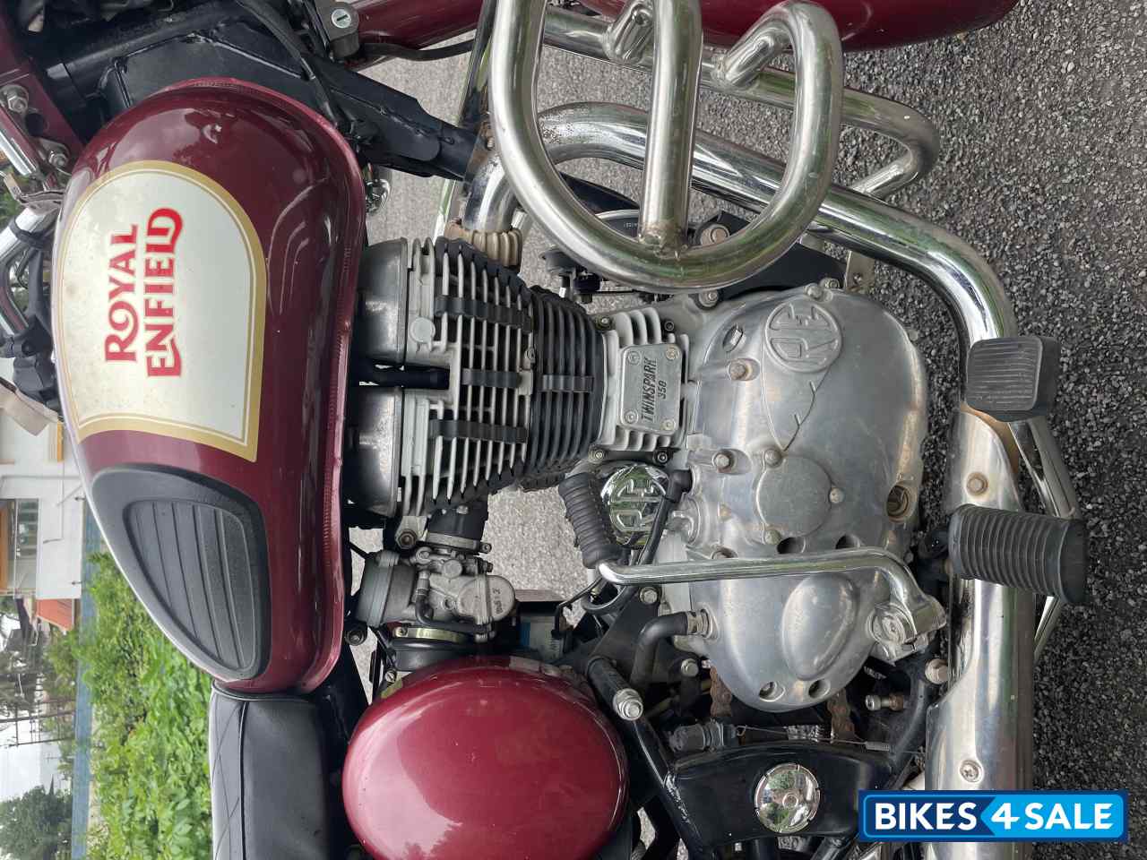 Maroon Royal Enfield Bullet 350 Twinspark Maroon Royal Enfield Bullet 350 Twinspark