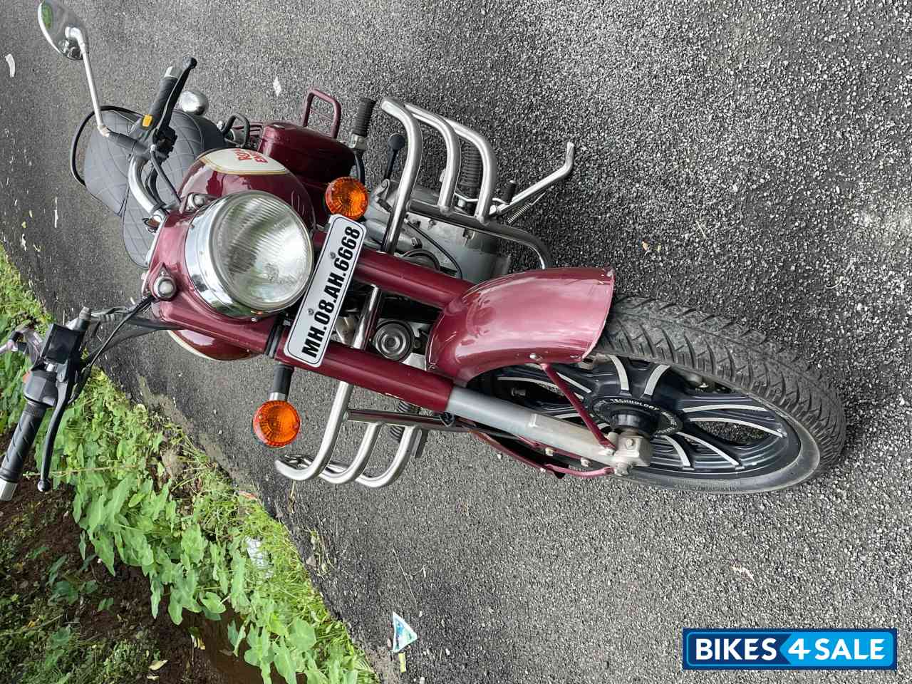 Maroon Royal Enfield Bullet 350 Twinspark Maroon Royal Enfield Bullet 350 Twinspark