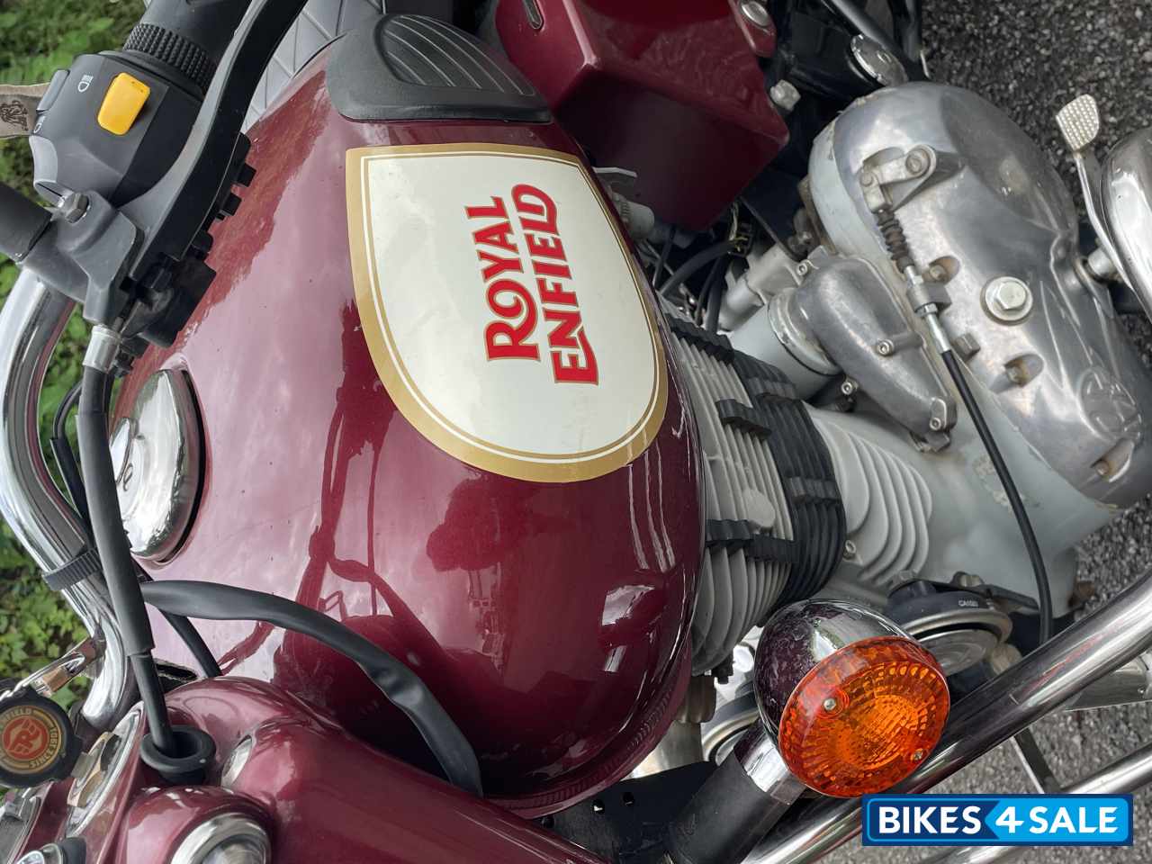 Maroon Royal Enfield Bullet 350 Twinspark Maroon Royal Enfield Bullet 350 Twinspark