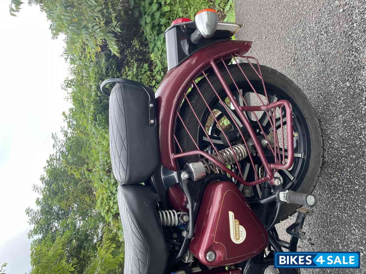 Maroon Royal Enfield Bullet 350 Twinspark Maroon Royal Enfield Bullet 350 Twinspark