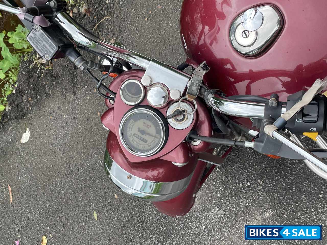 Maroon Royal Enfield Bullet 350 Twinspark Maroon Royal Enfield Bullet 350 Twinspark