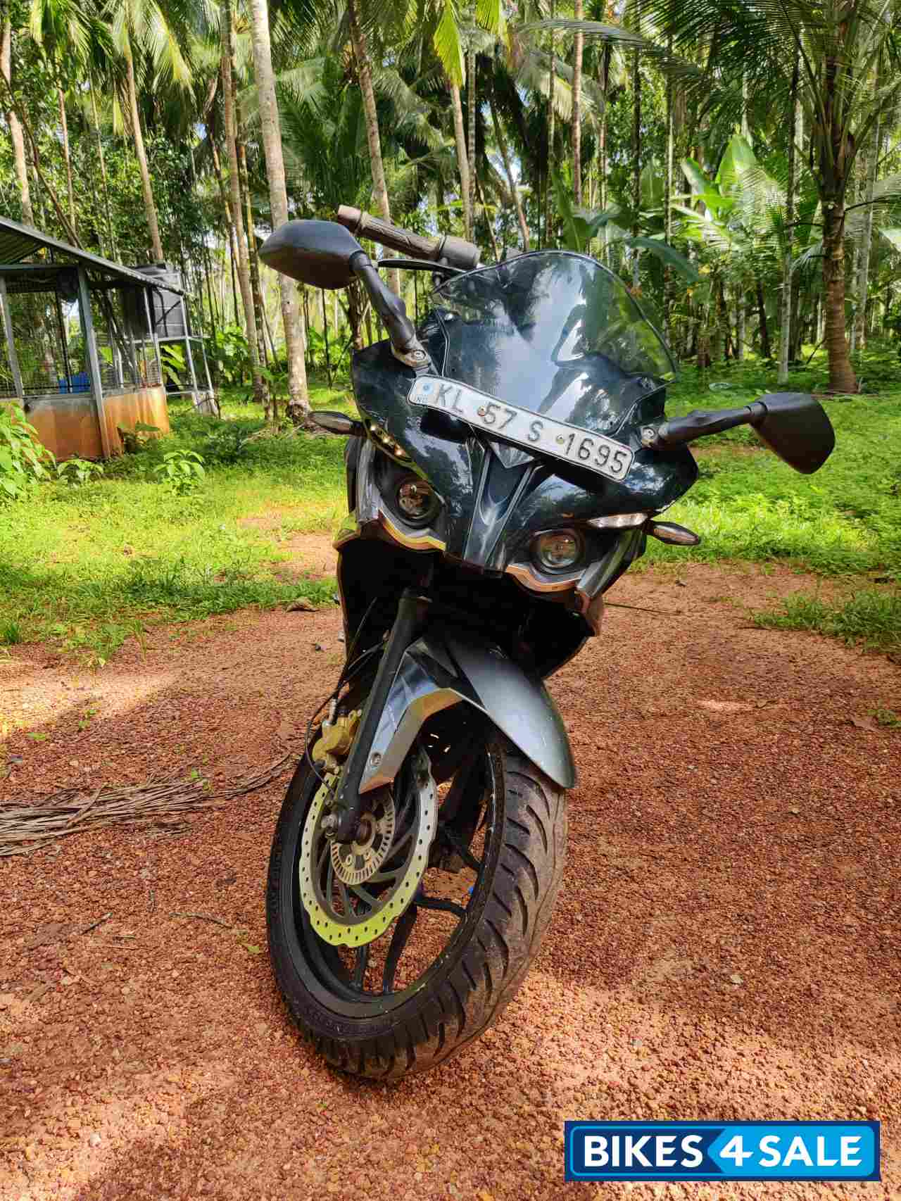 Bajaj Pulsar RS 200