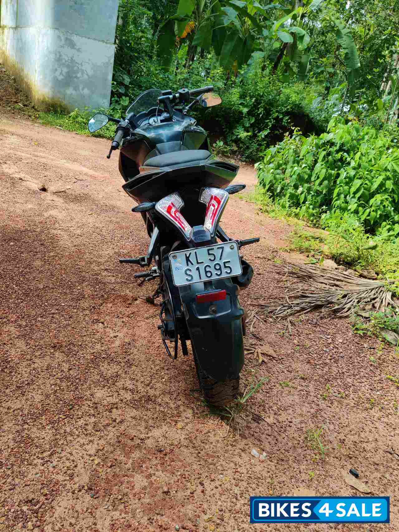Bajaj Pulsar RS 200