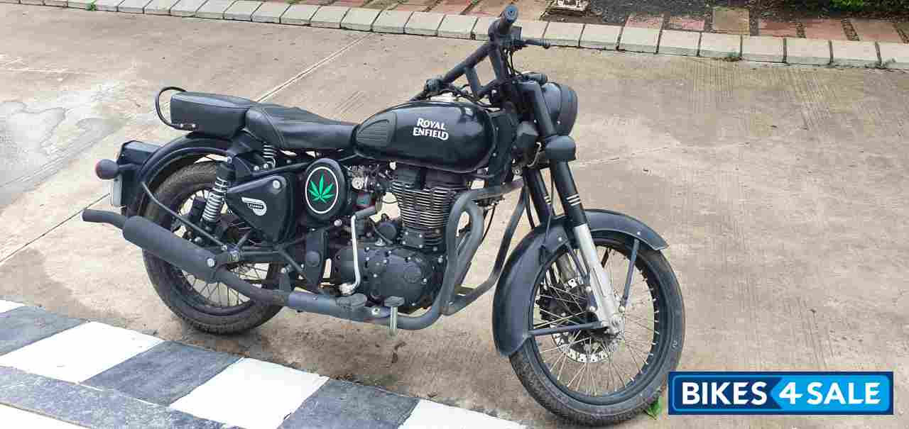 Royal Enfield Classic Stealth Black