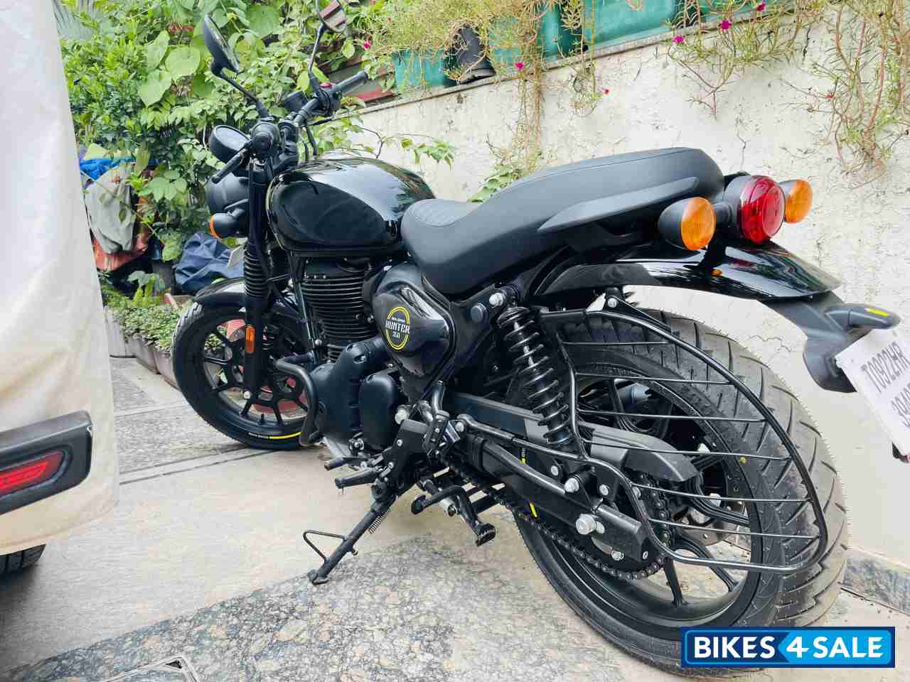 Black Royal Enfield Hunter 350 Metro