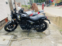 Black Royal Enfield Hunter 350 Metro