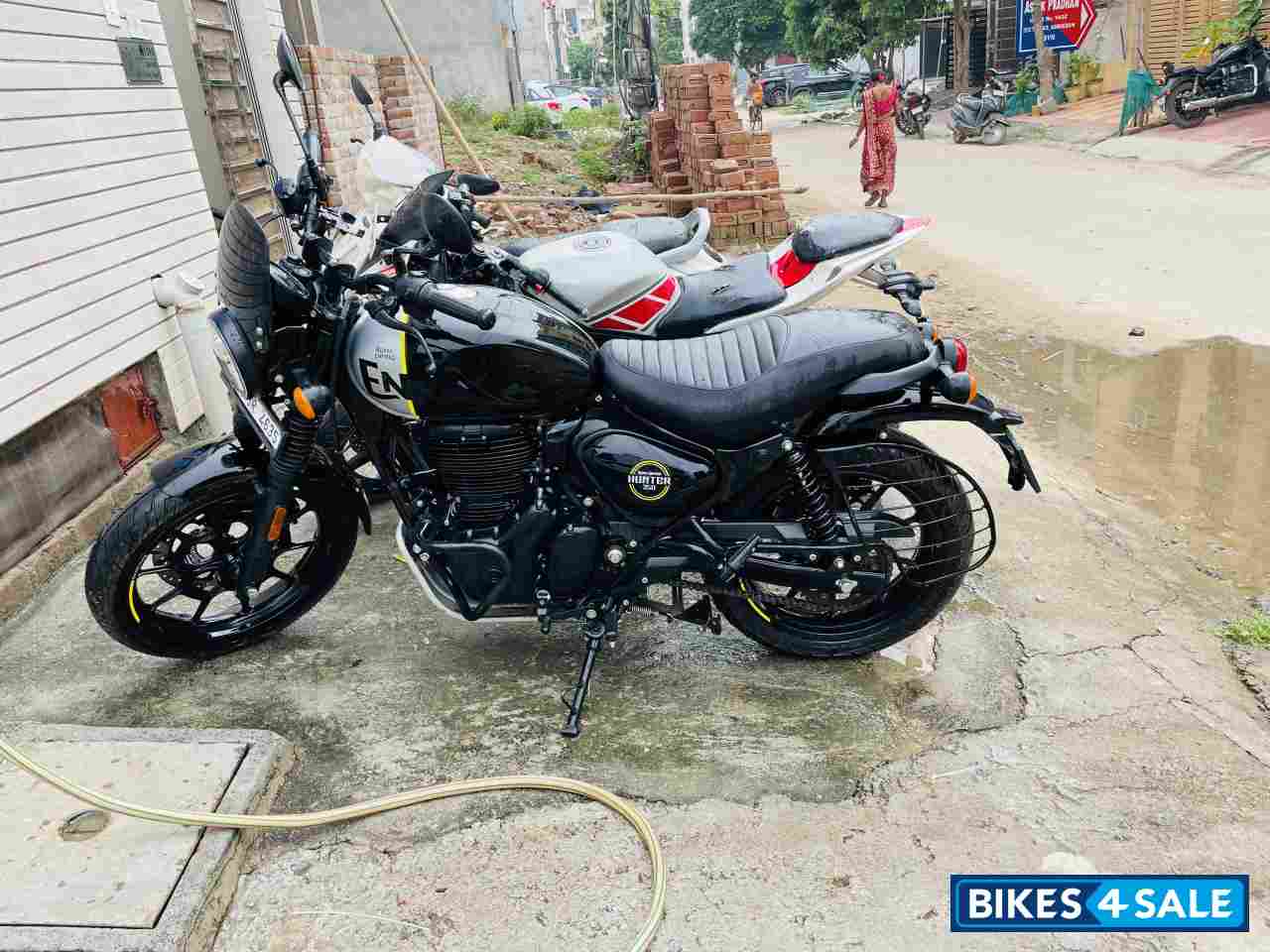 Black Royal Enfield Hunter 350 Metro Black Royal Enfield Hunter 350 Metro