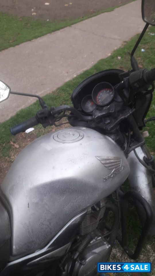 Silver Honda CB Unicorn 160