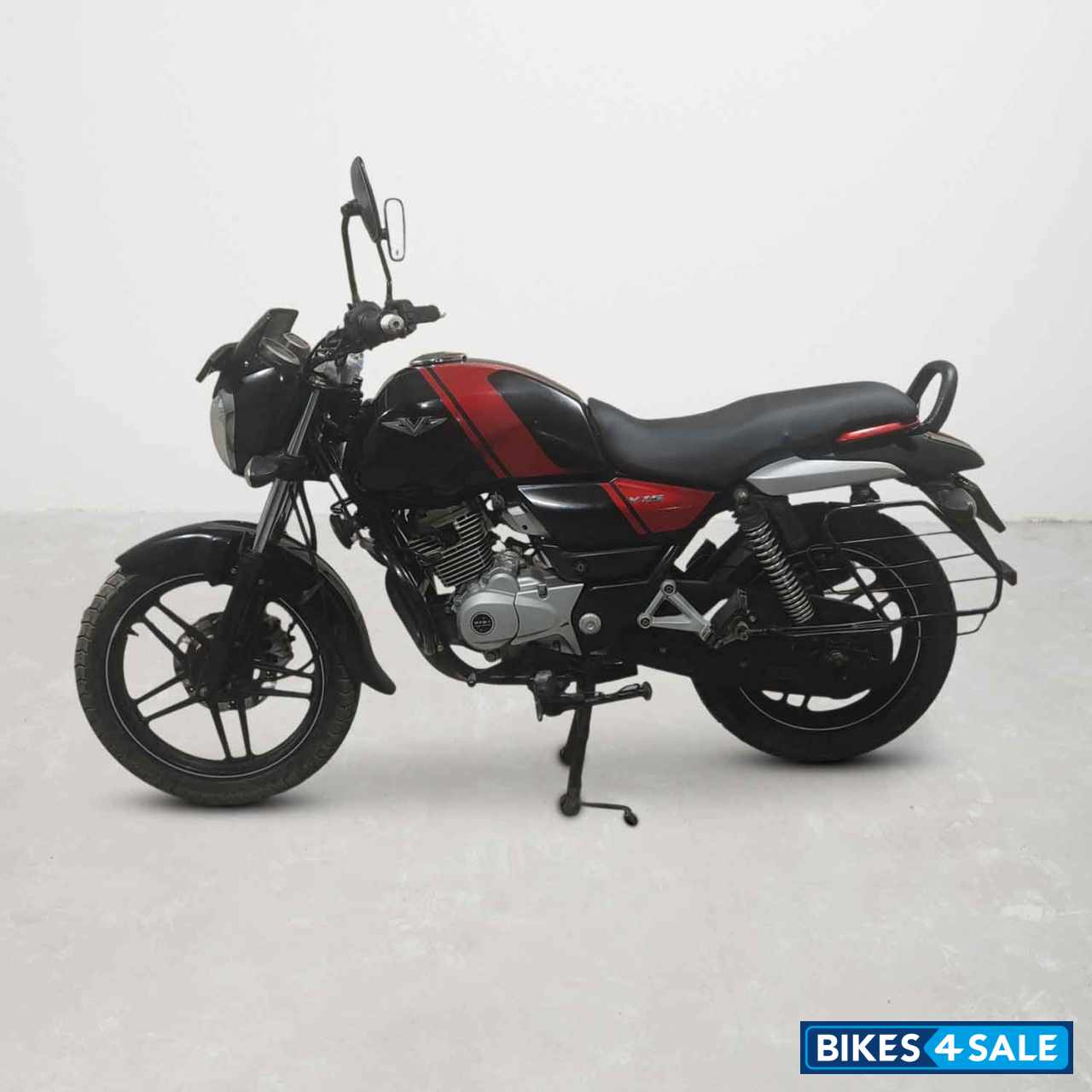 Bajaj V15