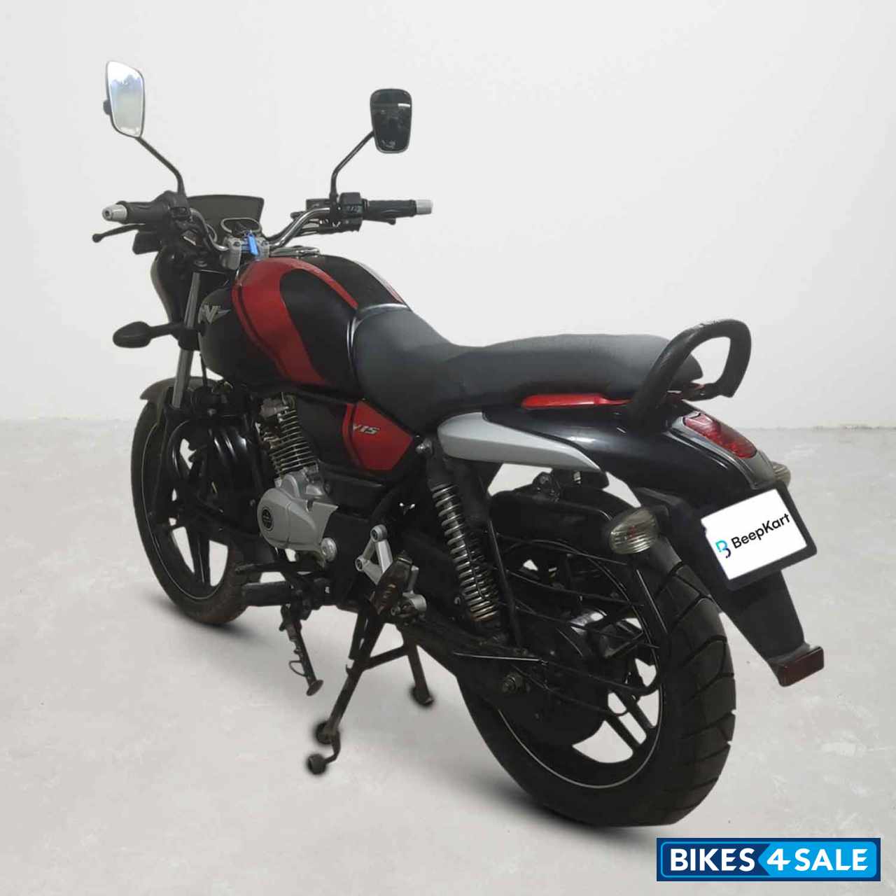 Bajaj V15