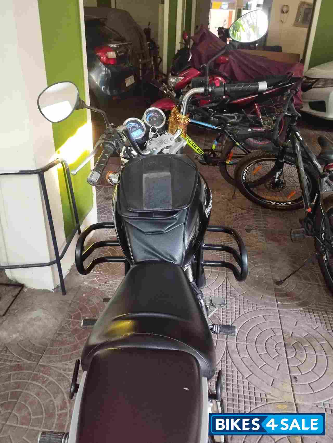 Black Royal Enfield Thunderbird 500 Black Royal Enfield Thunderbird 500