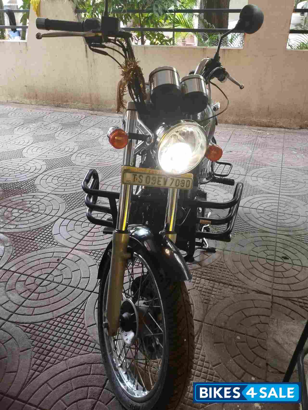 Black Royal Enfield Thunderbird 500 Black Royal Enfield Thunderbird 500