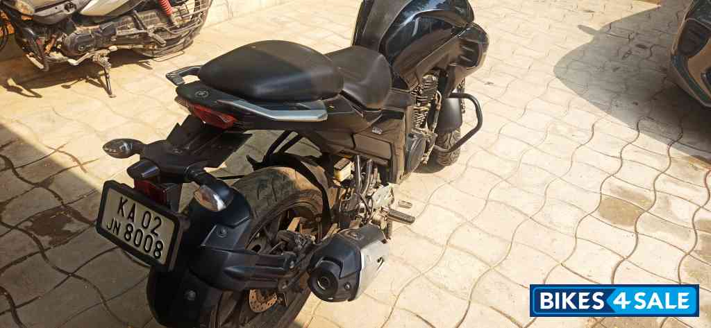 Black Yamaha FZ25