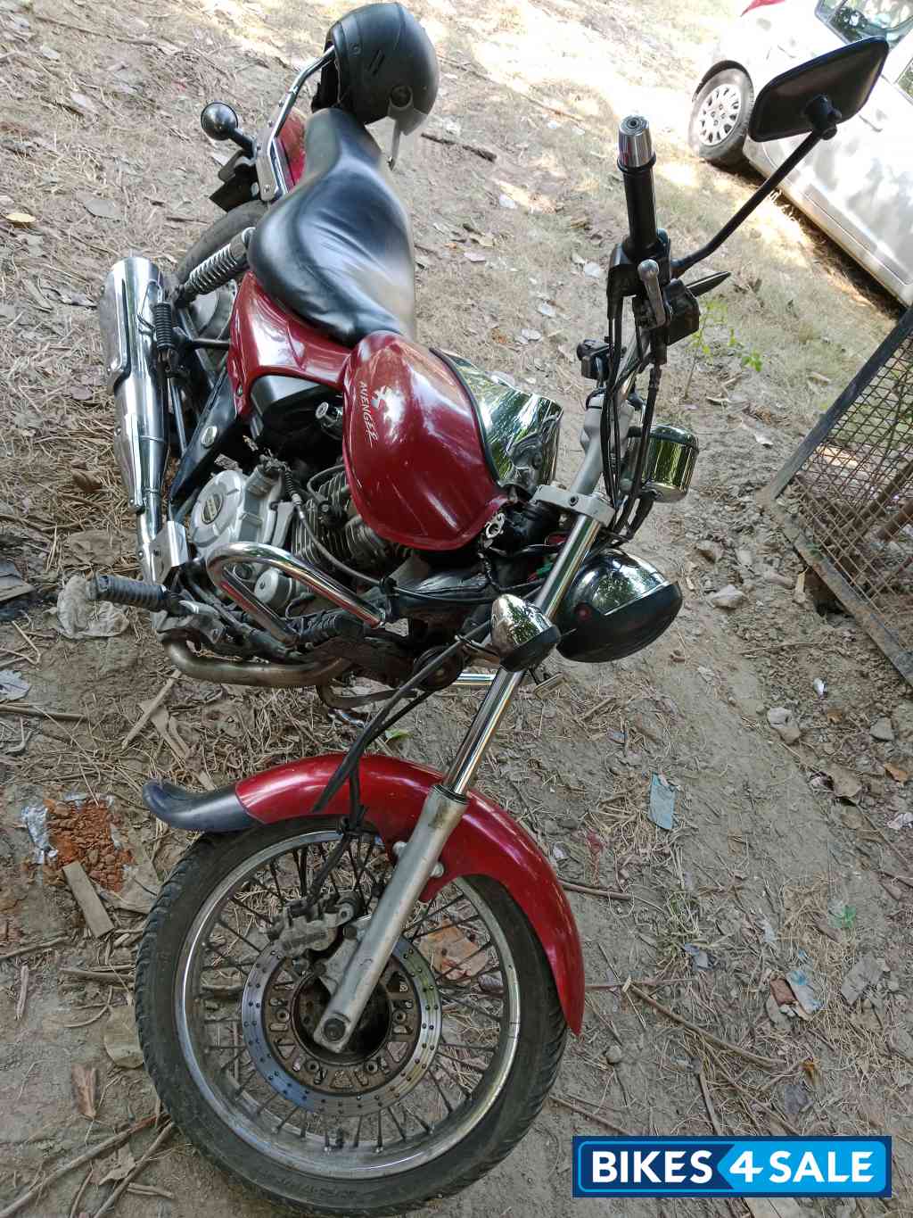 Red Bajaj Avenger Cruise 220