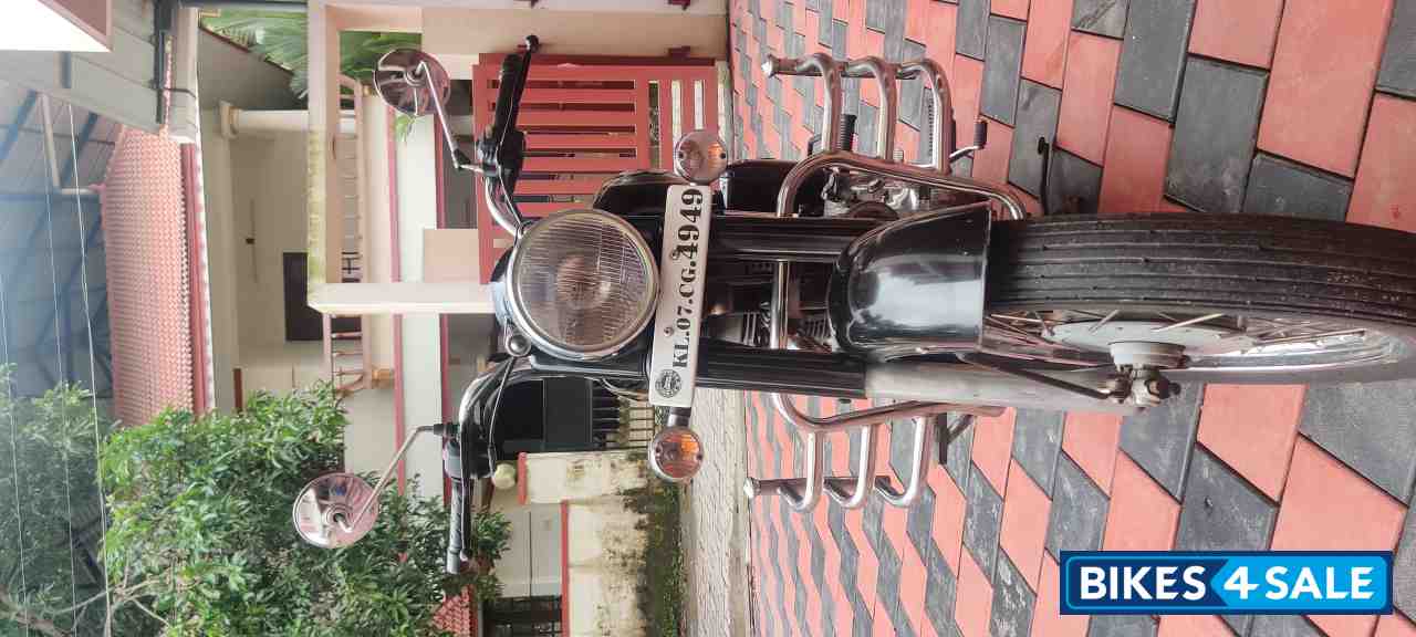 Black Royal Enfield Bullet Standard 350
