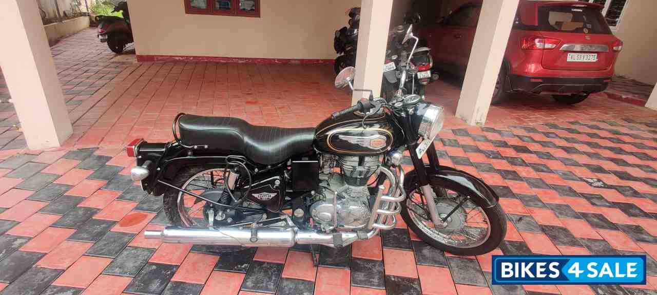 Black Royal Enfield Bullet Standard 350
