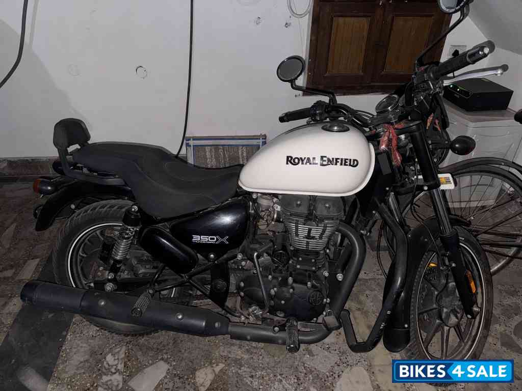 White Royal Enfield Thunderbird X 350
