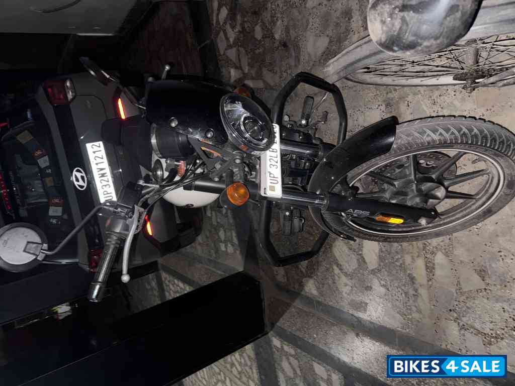 White Royal Enfield Thunderbird X 350