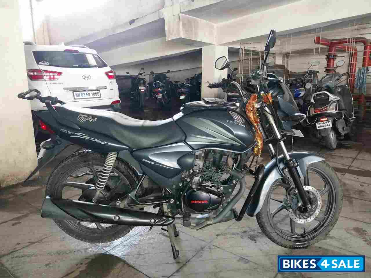 Gray Honda Shine 125 Disc