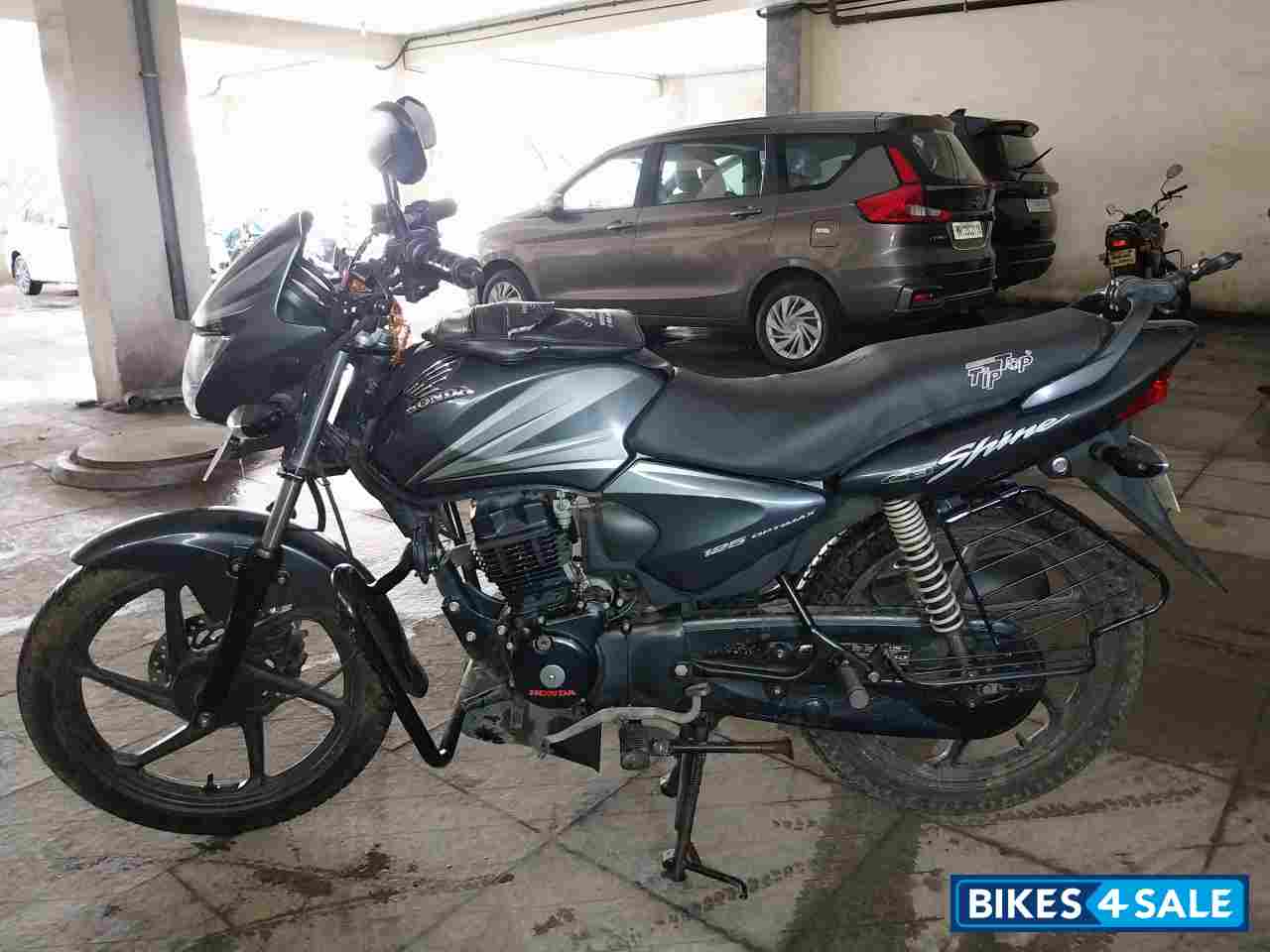 Gray Honda Shine 125 Disc