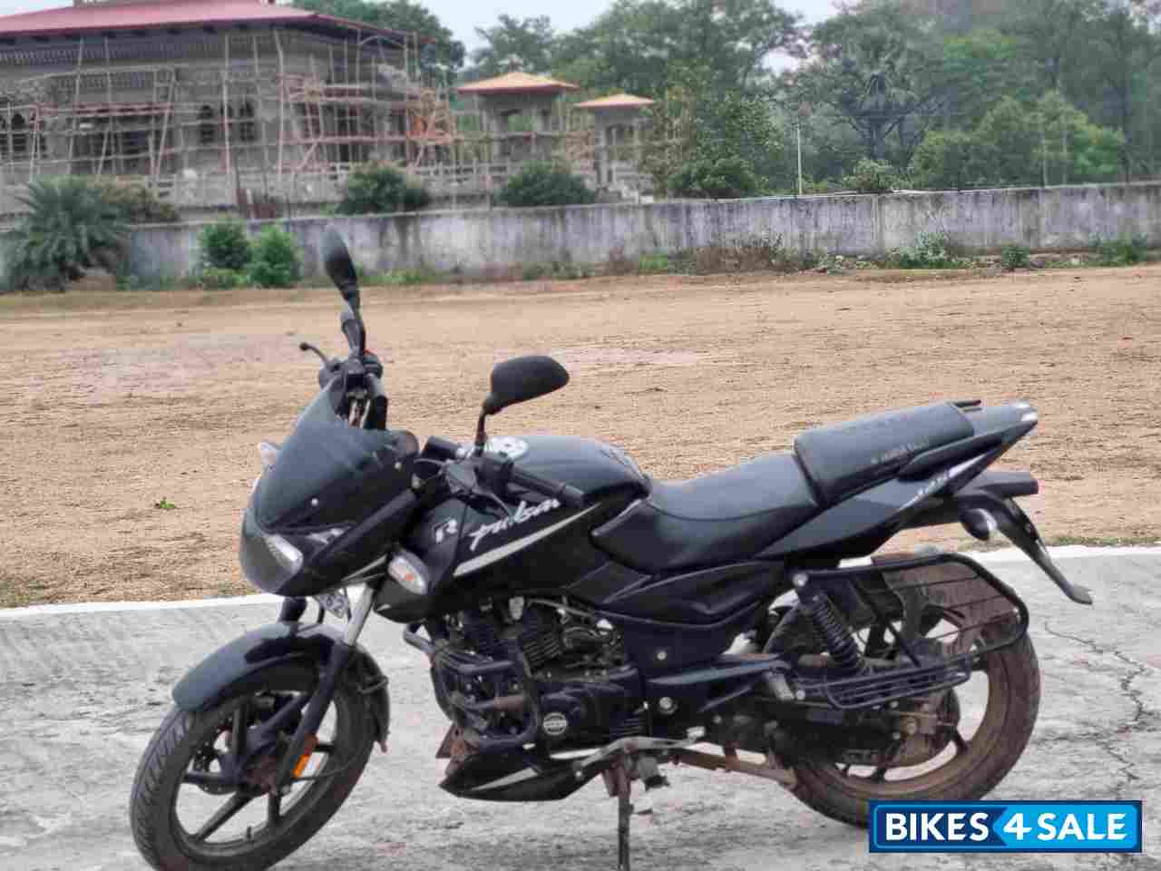 Black Bajaj Pulsar 125 Carbon Fibre Disc Split Seat