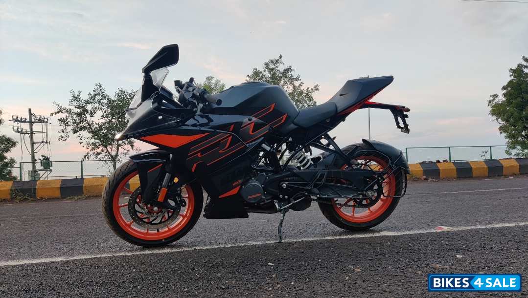 Dark Galvono KTM RC 200
