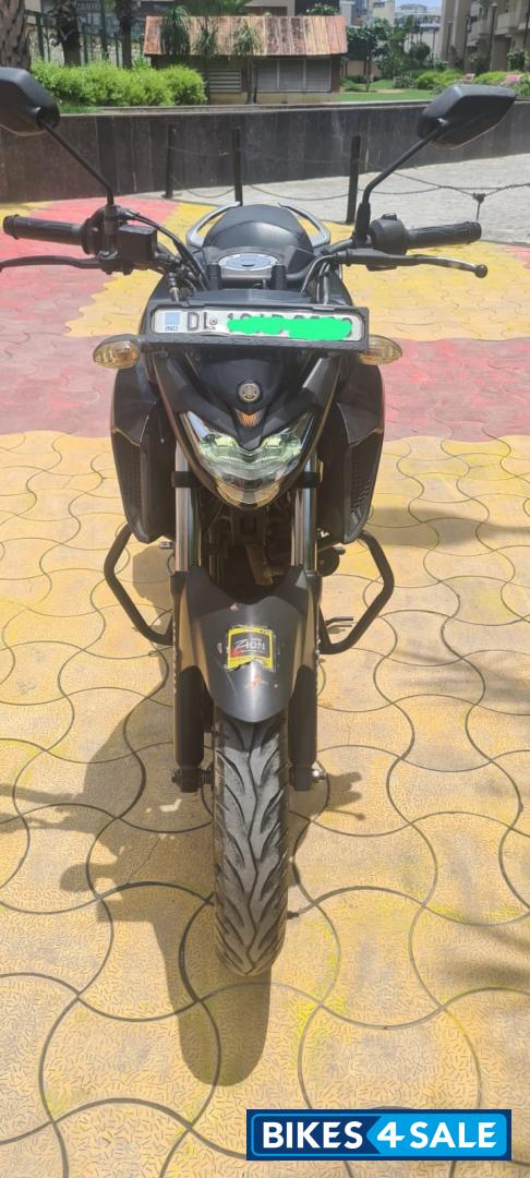 Black Yamaha FZ25