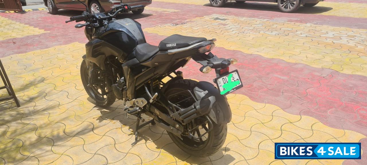 Black Yamaha FZ25