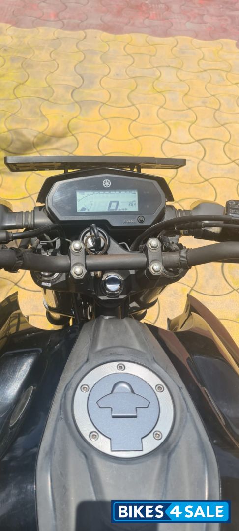 Black Yamaha FZ25