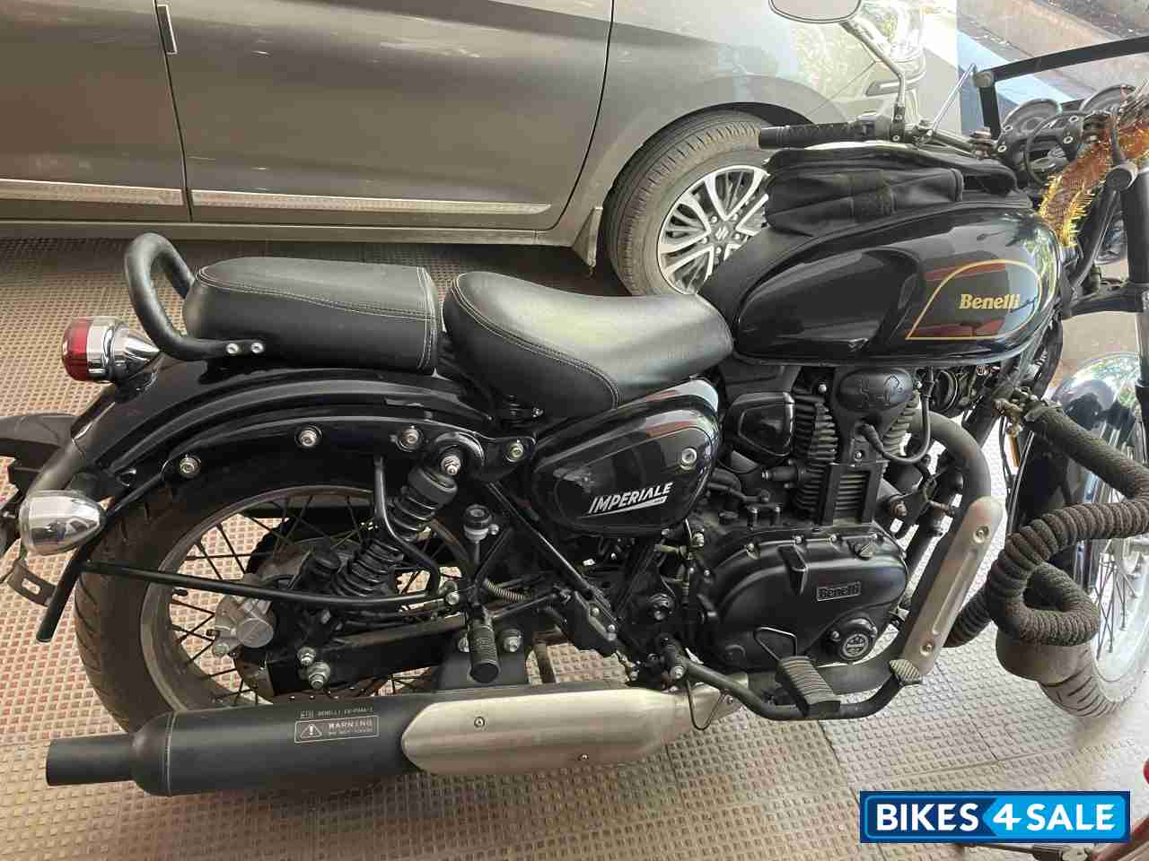Black Benelli Imperiale 400 BS6