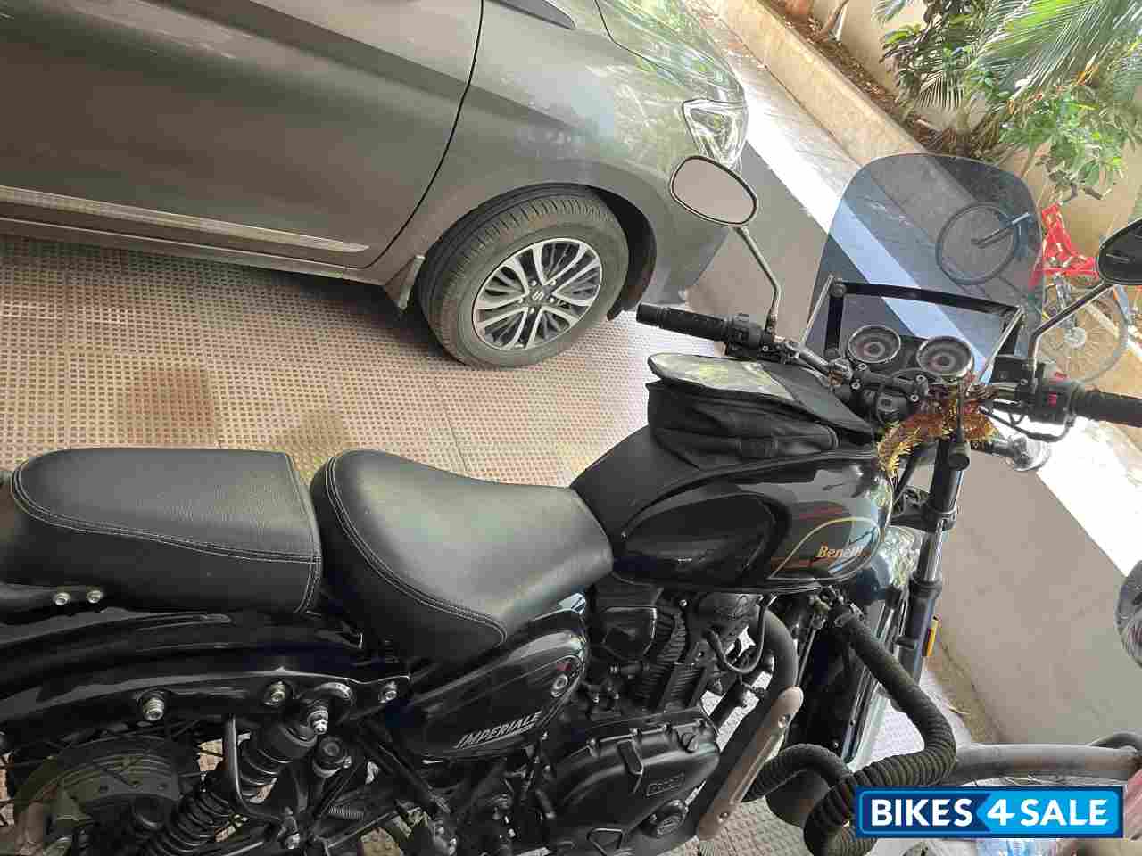 Black Benelli Imperiale 400 BS6