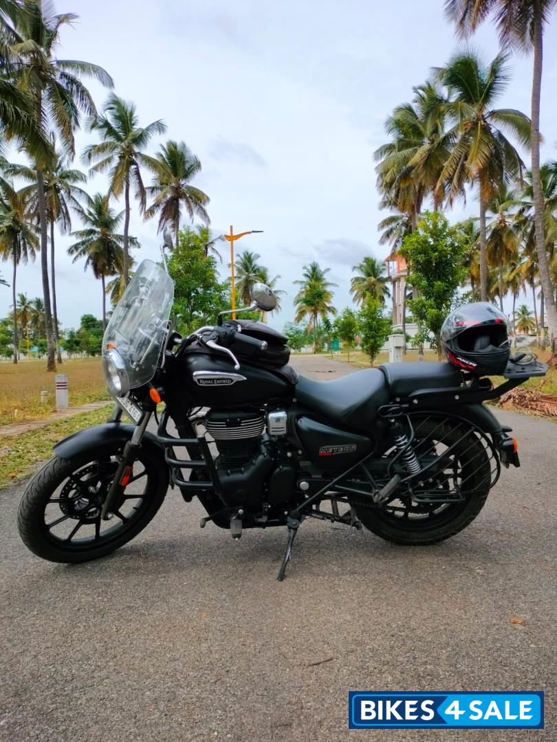 Stellar Black Royal Enfield 2022 Meteor 350