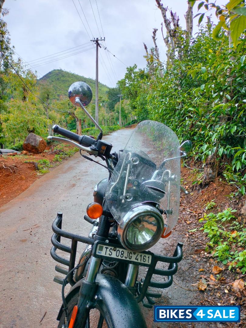 Stellar Black Royal Enfield 2022 Meteor 350