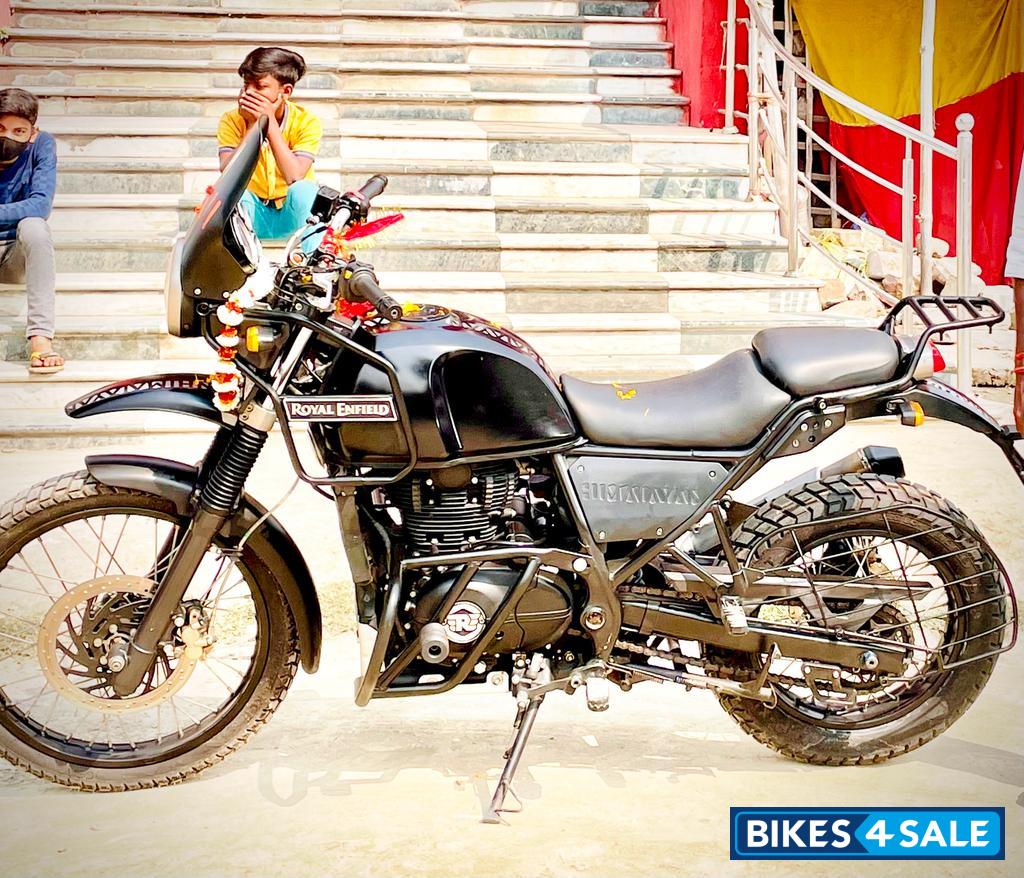 Black Royal Enfield Himalayan BS VI