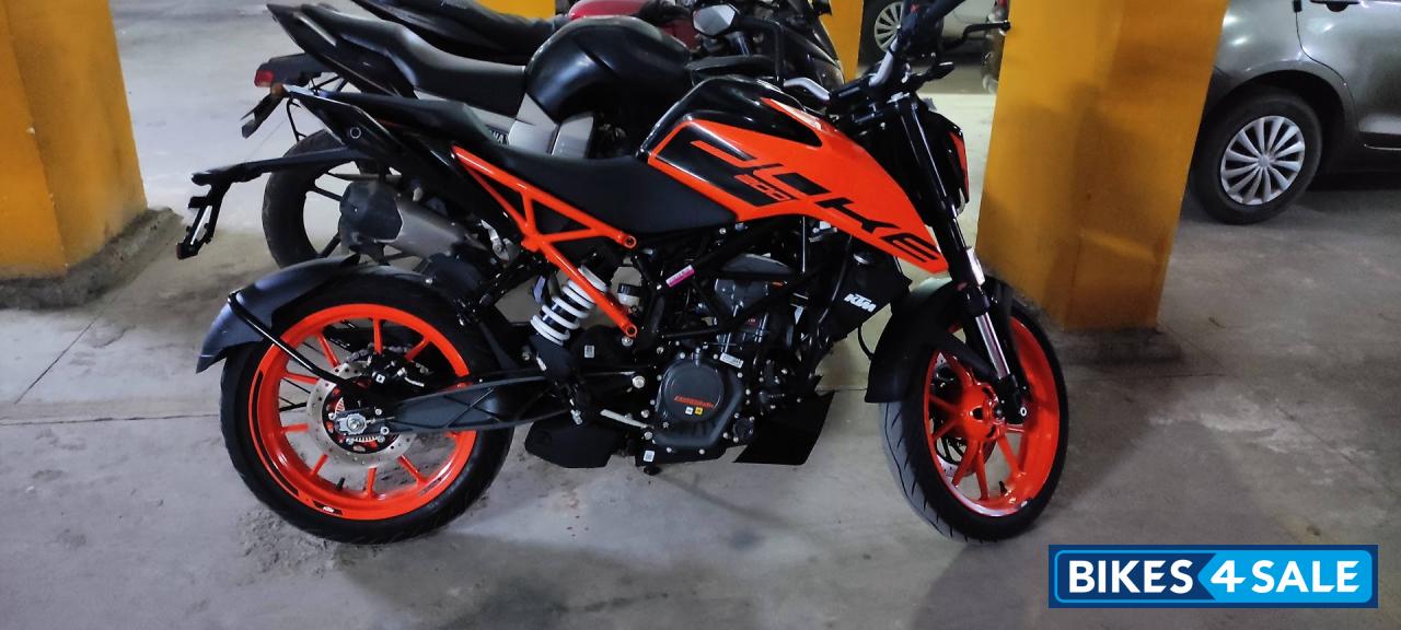 Orange KTM Duke 200
