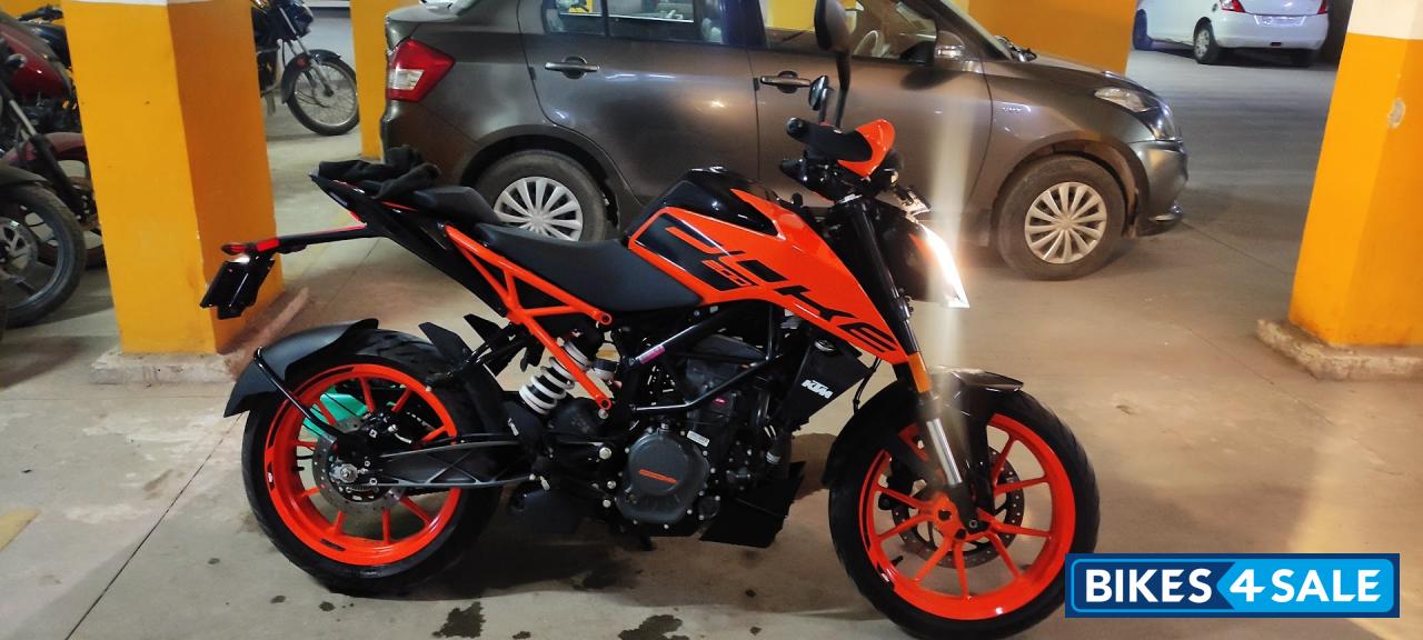 Orange KTM Duke 200