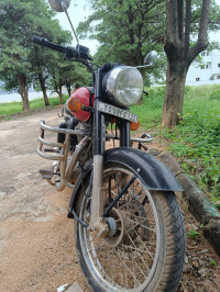 Royal Enfield Classic 350 Redditch Red  Model