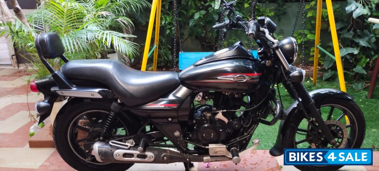 Bajaj Avenger Street 220