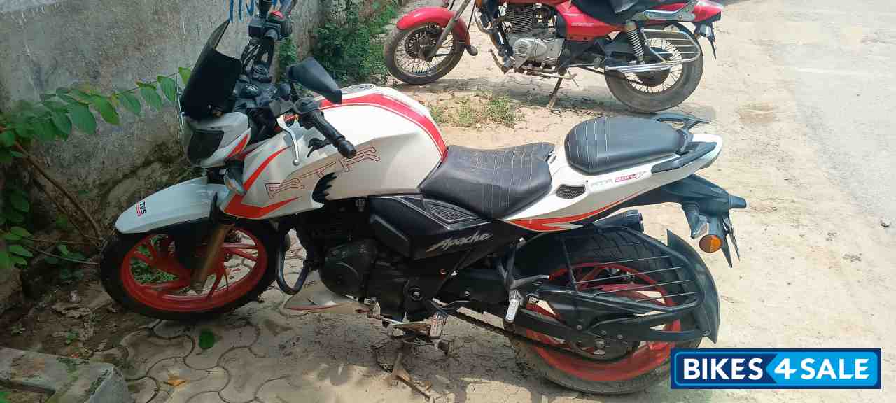 TVS Apache RTR 200 4V